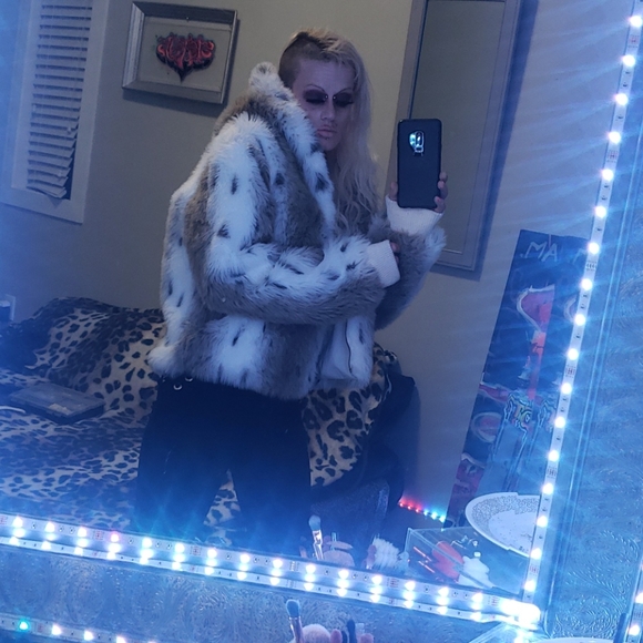 BomberFaux fur animal print jacket with hood - Picture 2 of 2